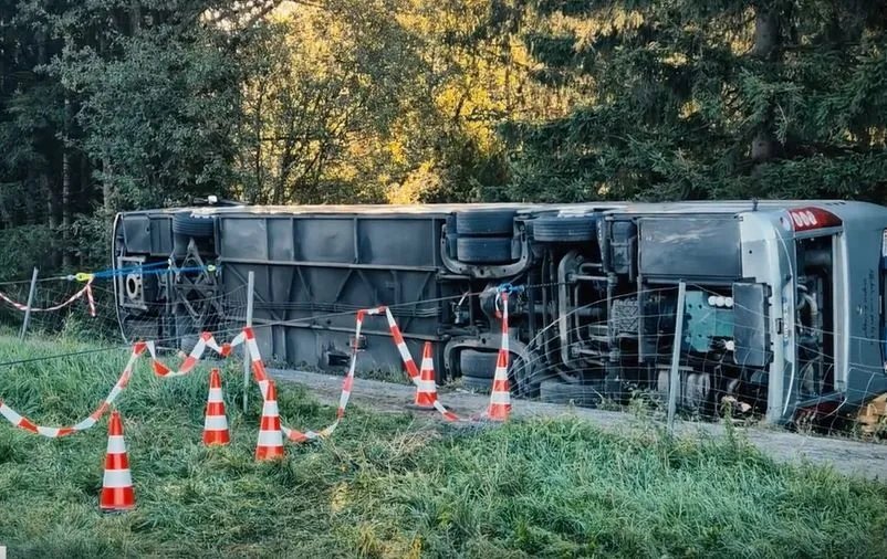 Turistički autobus prevrnuo se u Njemačkoj, više mrtvih i povrijeđenih