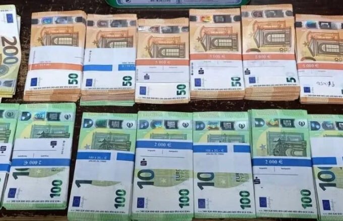 Rusi s 19 kofera uhvaćeni u bh. komšiluku, sa milion eura i opremom za špijune