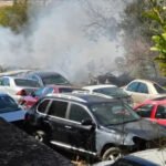 Veliki požar na auto otpadu u Hercegovini uništio više vozila