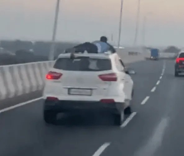 Policajac se držao za krov vozila više od 40 kilometara tokom potjere
