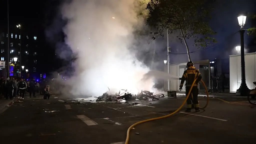 U Barceloni uhapšeno 100 ljudi, među kojima je 27 maloljetnika