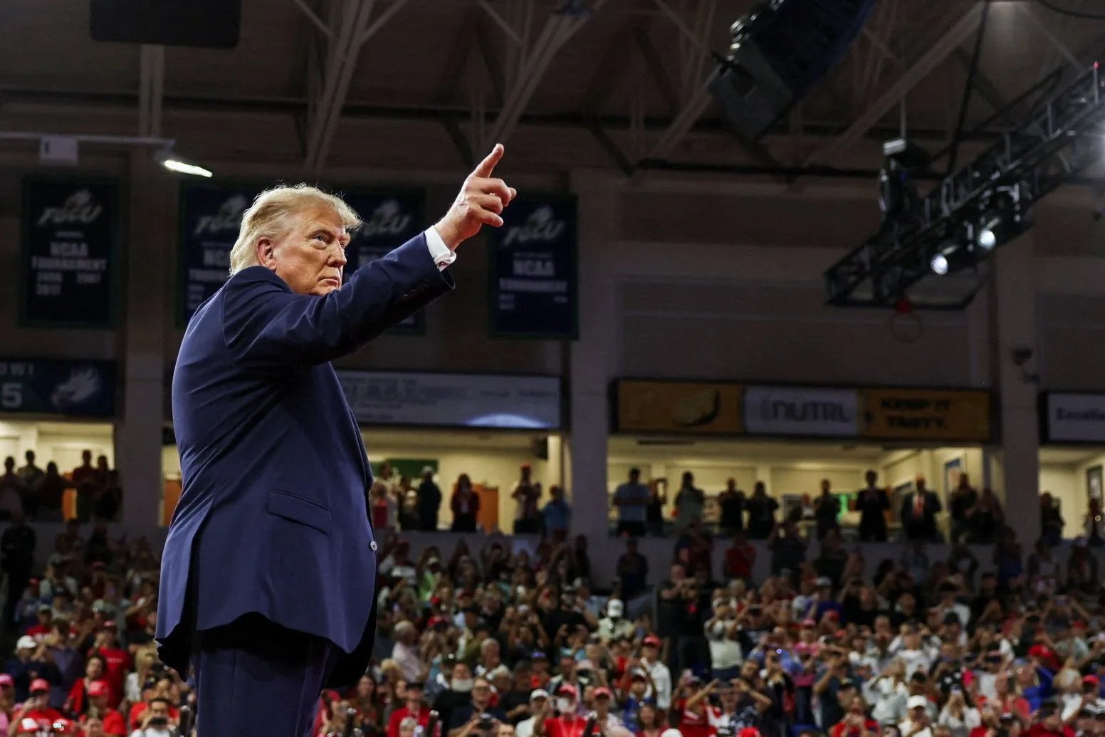 Trump tvrdi da će se Kubanci predati, uz pomoć Marca Rubija