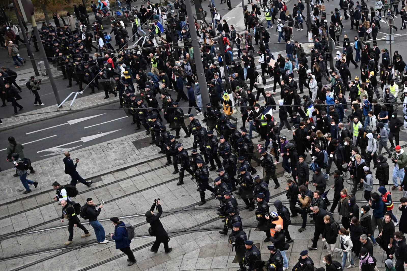 U Francuskoj uhapšeno 1.314 demonstranata, a 53 policajca povrijeđena tokom sukoba