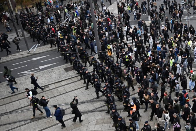 U Francuskoj uhapšeno 1.314 demonstranata, a 53 policajca povrijeđena tokom sukoba