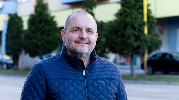 Bećirović objašnjava uzroke smanjenja prosječne plaće i rastuće siromaštvo građana