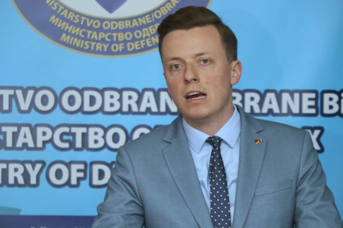 Njemačka policija izvršila pretres u uredu i tri stana Adisa Ahmetovića