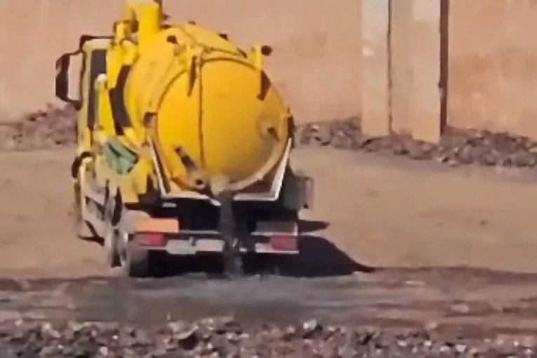 Snimak iz Istre izazvao oštre reakcije Hrvata zbog ispuštanja tamne tekućine u more