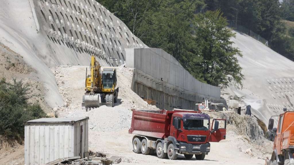 Na Koridoru 5C kod Mostara pomjerena autocesta prema brdu i gradi se novi tunel