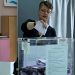 Mladi, penzioneri i porodice čekaju u dugim redovima na biralištima u Nišu
