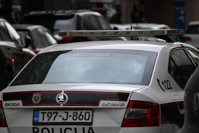 Nesavjesnom vozaču u blizini Sarajeva oduzeta Bore zbog kazni od više od 17.000 KM