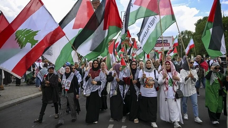 Stotine ljudi marširale Berlinom tražeći prava i slobodu za Palestince