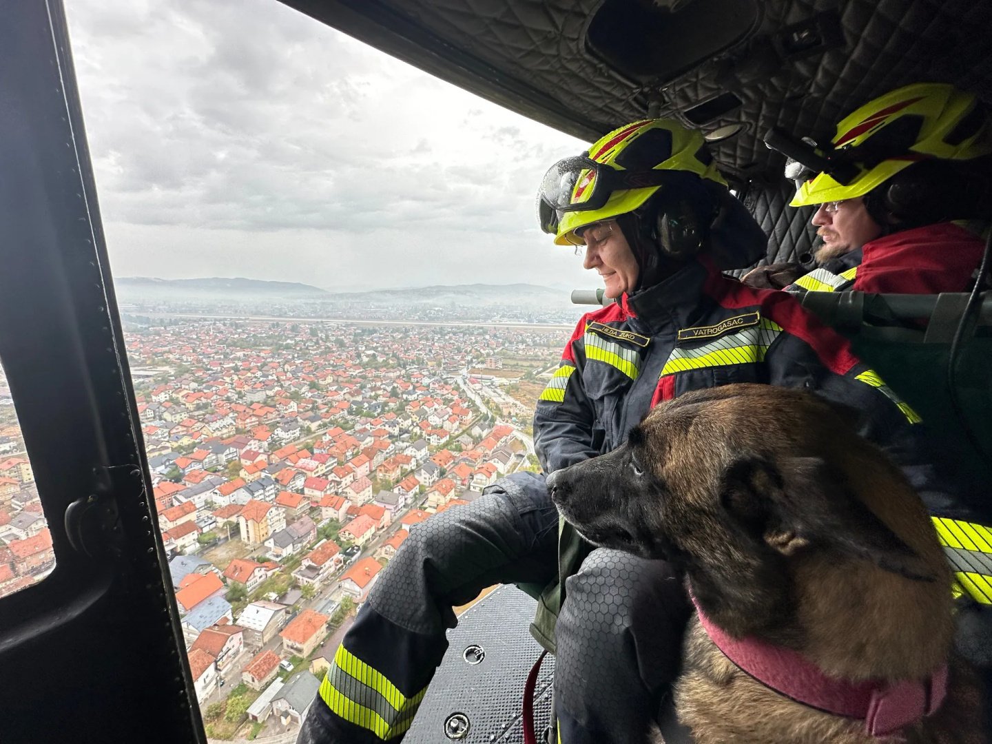 Helikopterom sa spasilačkim psima Nala, Đurđa i Iko uspješno savladana obuka