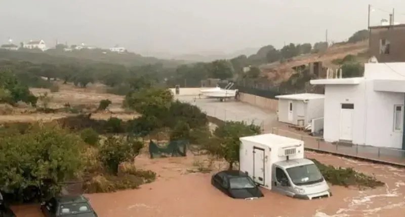 Snažne oluje pogodile Kretu, bujice zarobile radnike, evakuirana naselja