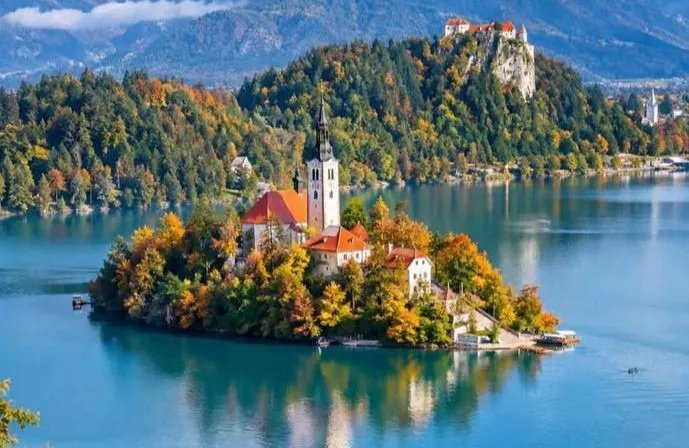 Ovo jezero nudi savršeni bijeg za novembar s čarobnom jeseni