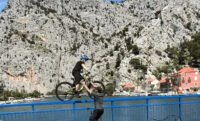 Turista u Hrvatskoj gurnuo muškarac u rijeku dok je vozio bicikl po ogradi mosta