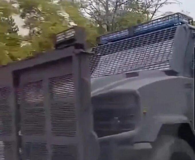 Snimci oklopnih vozila izazivaju spekulacije o namjerama Vučića