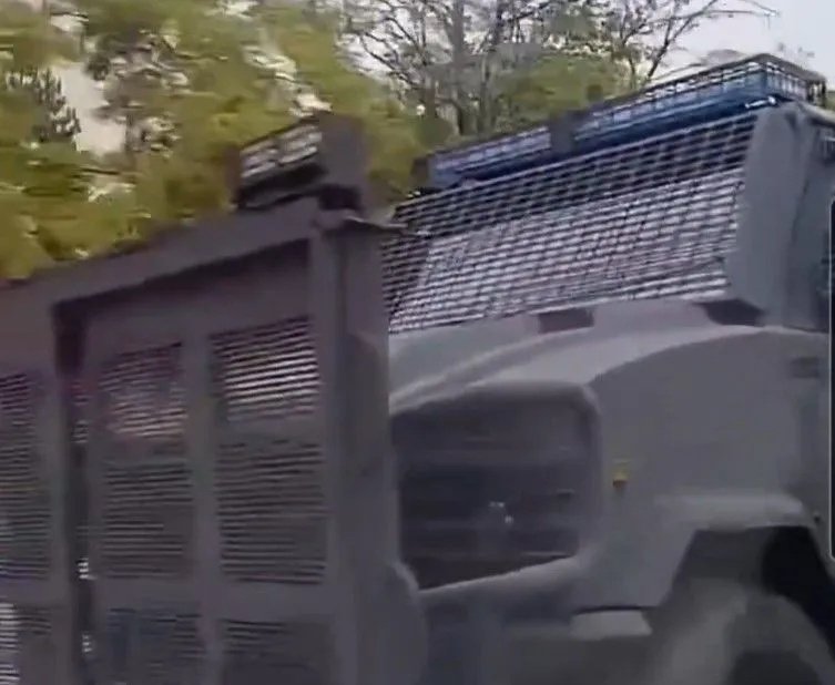 Snimci oklopnih vozila izazivaju spekulacije o namjerama Vučića