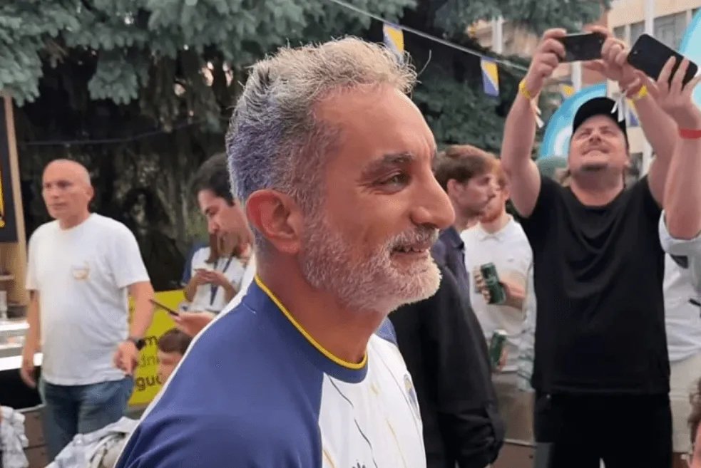 Poznati komičar nosio majicu s psovkom na bosanskom i pitao ljude za značenje