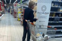 Nekada najmoćniju ženu svijeta jedva prepoznali u supermarketu, ljubazna je prema svima
