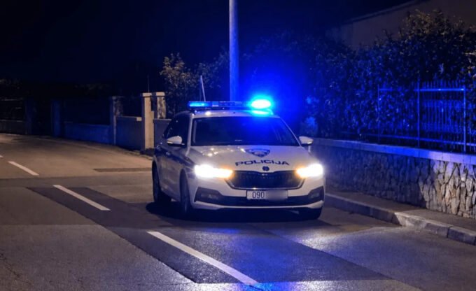 Metak pogodio sanitetsko vozilo u Hrvatskoj, medicinar zadobio povrede