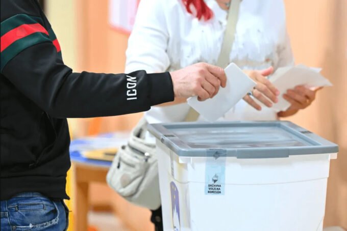 Muškarac preminuo na biralištu u Sloveniji dok su stigli prvi rezultati referenduma
