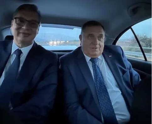 Kampanja na vrhuncu: Dva bivša predsjednika zajedno na posljednjem sjednici