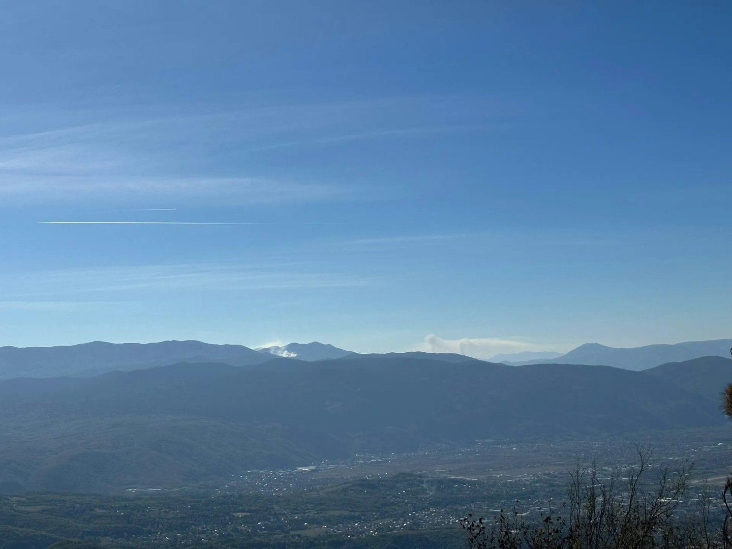 Vatrogasci ugasili požar na Bjelašnici uprkos izazovnom terenu