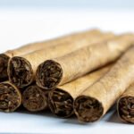 Jedan radnik u procesu proizvodnje kubanskih cigara ima neobičan posao