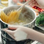 Kuhari objašnjavaju zašto je kuhanje tjestenine bez poklopca česta greška