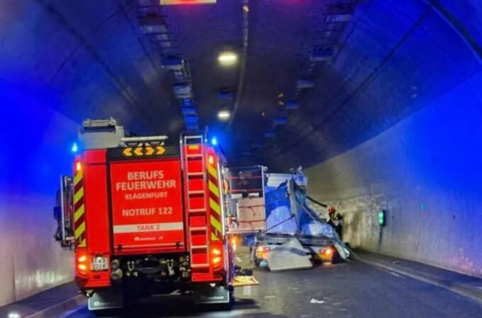 Kamiondžija iz BiH udario u tunel u Austriji, iscurilo 300 litara goriva