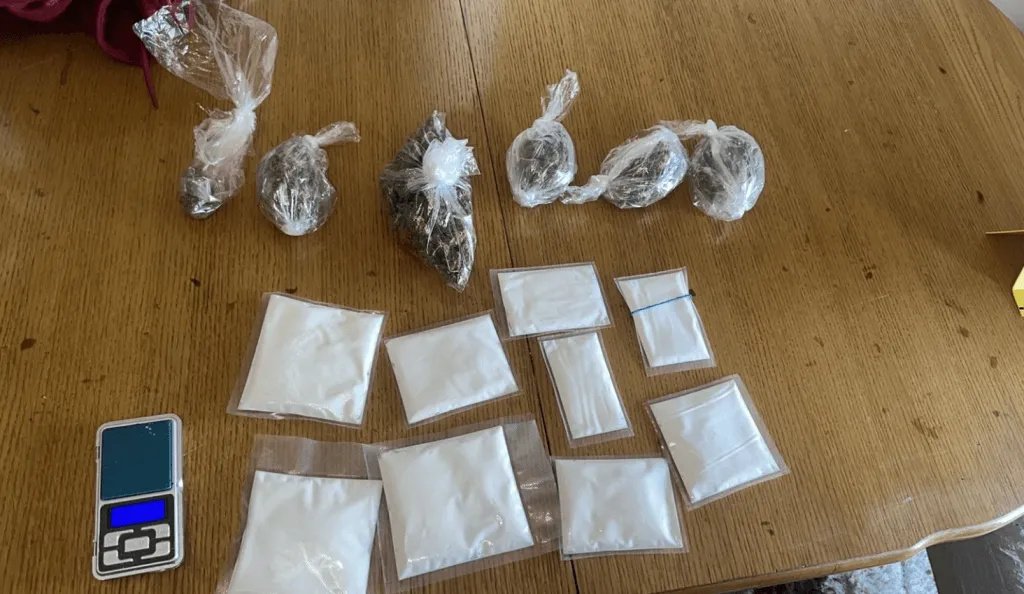 U Kalesiji pronađeno 2,5 kilograma droge i hiljade eura kod muškaraca