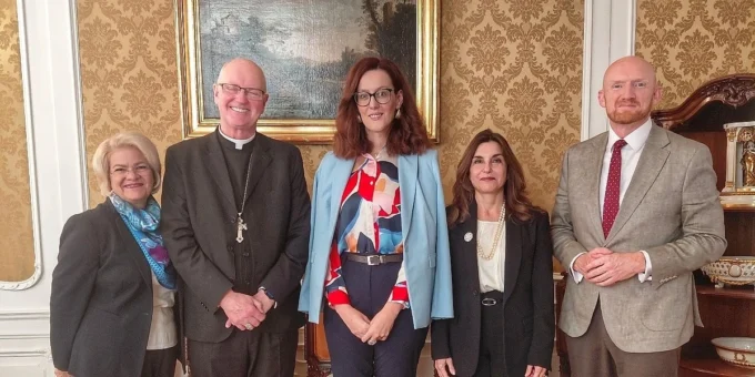 Martina Mlinarević okončava mandat u Češkoj, nuncij Nugent joj uručio papinsku medalju