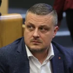 Vojin Mijatović ne može obavljati dužnosti ministra, ali nastavlja primati platu