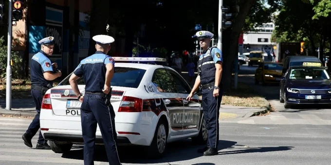 Sarajlija uhvaćen kako vozi neregistrovan automobil bez vozačke dozvole uz neplaćene kazne od 7.490 KM