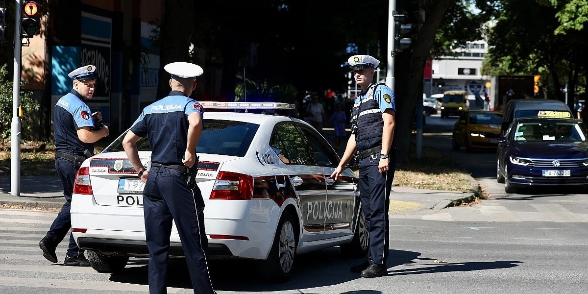 Sarajlija uhvaćen kako vozi neregistrovan automobil bez vozačke dozvole uz neplaćene kazne od 7.490 KM