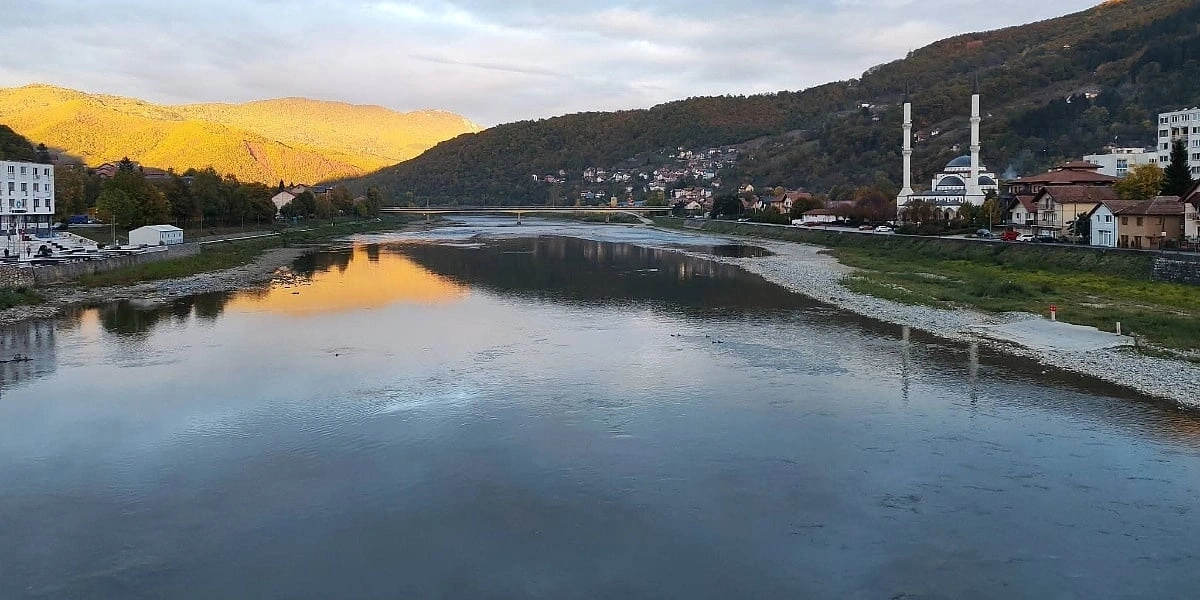 Dio Goražda bez vode zbog pucanja cijevi kod Mosta žrtava genocida u Srebrenici