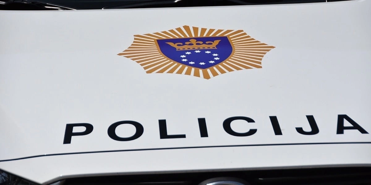 Nepoznate osobe bacile su suzavac u Tešnju, povrijeđeno 38 osoba