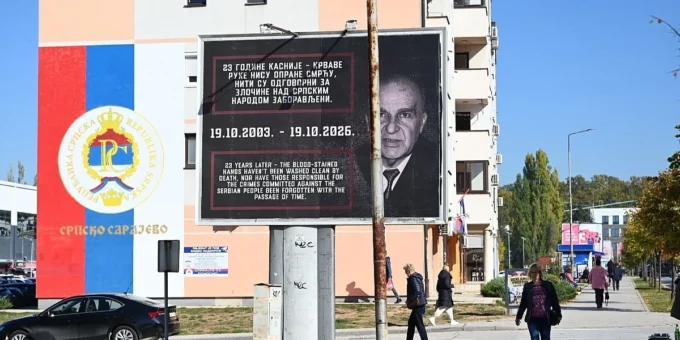 Uklonjen bilbord s likom Alije Izetbegovića, kompanija tvrdi da je postavljen bez njihovog znanja