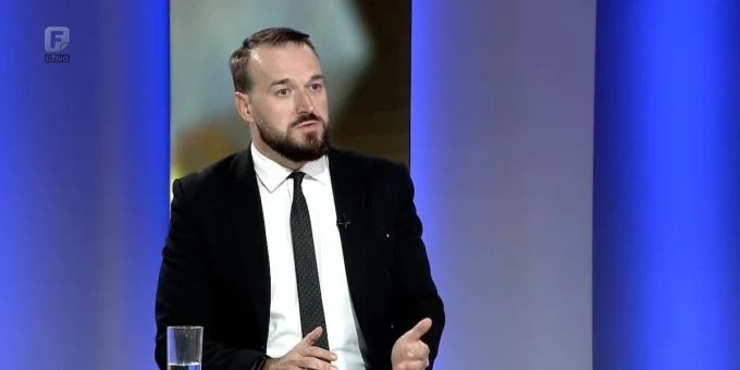 Čavalić ističe da je formiranje vlasti fascinantno te da je Centralna banka crvena linija