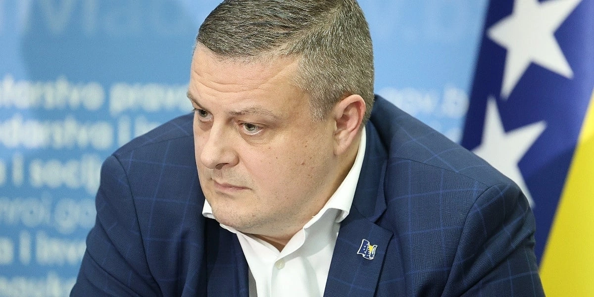 Vlada FBiH objašnjava da Mijatović nije razriješen, već donesene proceduralne odluke za ministarstvo