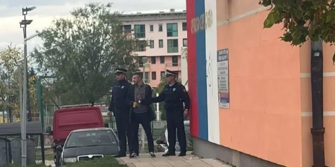Sarajlija uhapšen zbog grafita "genocidaši" na zidu u Istočnom Sarajevu