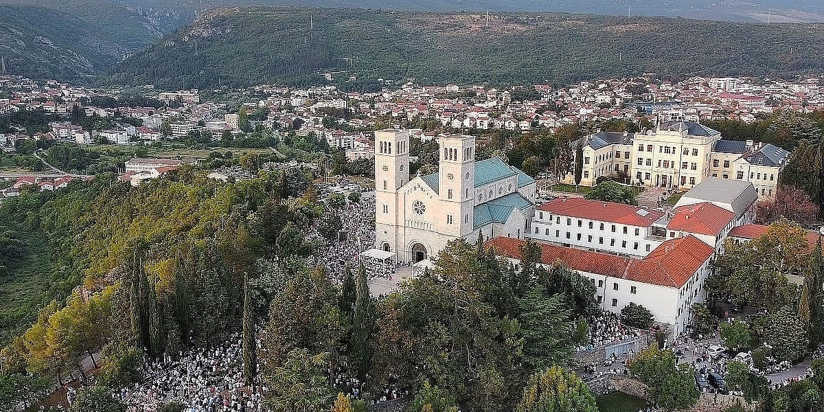 Automobil udario dvoje djece u Širokom Brijegu, oboje zadobilo povrede