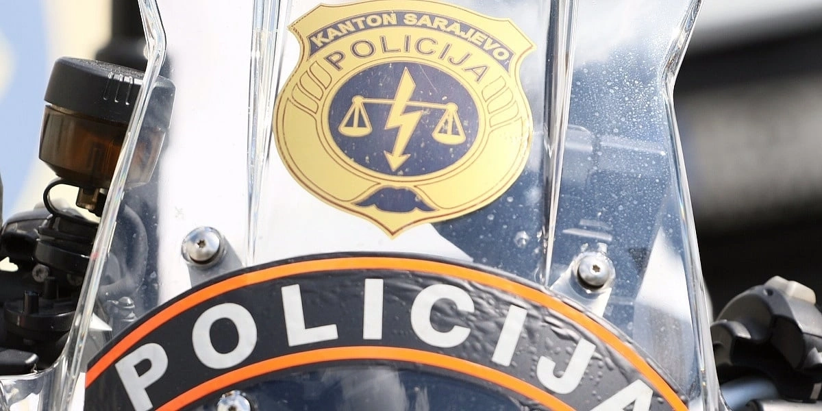 Policijski službenici u Kantonu Sarajevo dobijaju novu legitimaciju i značku