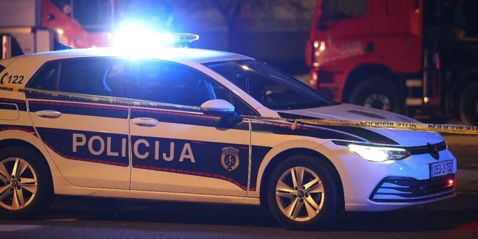 Sudar tramvaja i dva automobila u Sokolović Koloniji obustavio tramvajski saobraćaj