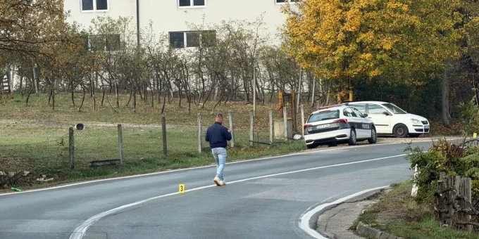 U prevrtanju autobusa kod Tuzle povrijeđeno 11 osoba, među kojima su i djeca