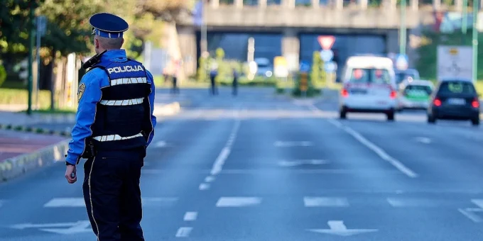 Policija u Hadžićima pronašla 65 stranih državljana, sumnja se na krijumčarenje