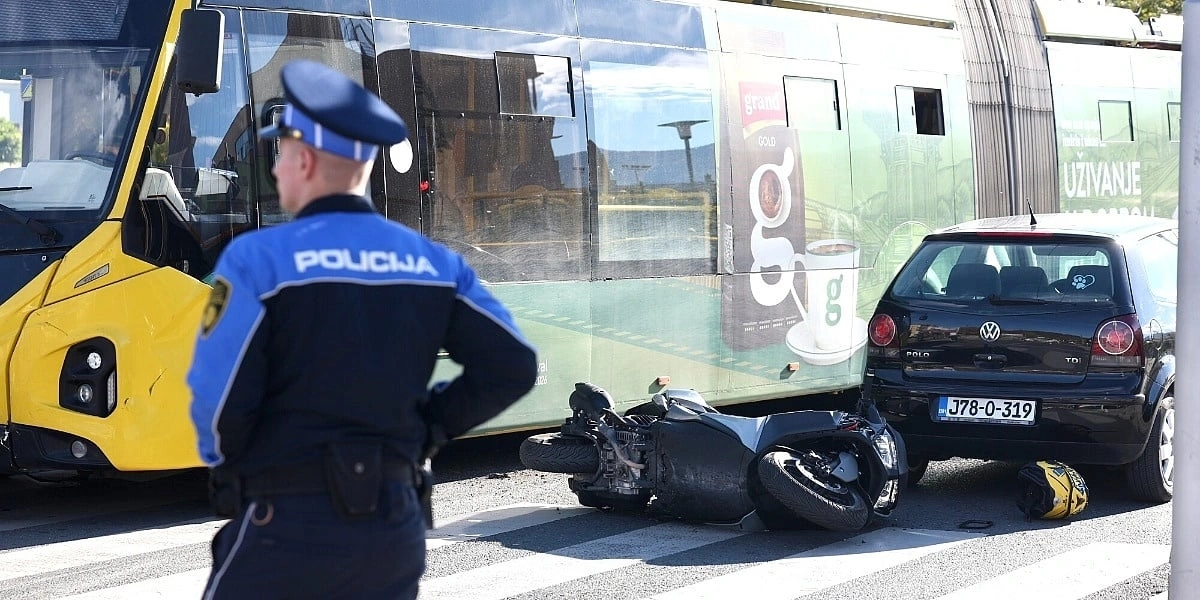 Maloljetnik povrijeđen u sudaru motocikla i trolejbusa na Dobrinji