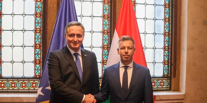 Denis Bećirović i Peter Magyar razgovarali o obnovi aviolinije iz Sarajeva prema Budimpešti