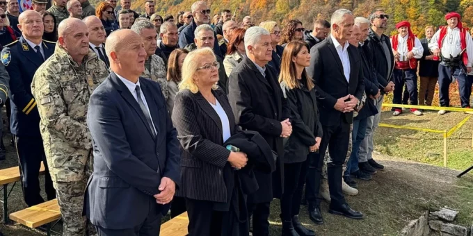 Održano vojno hodočašće na Bobovcu uz prisustvo Dragana Čovića i Darijane Filipović
