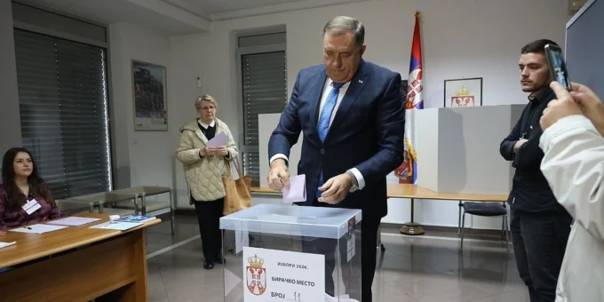 Dodik glasao u Banjoj Luci i ocijenio histeriju oko toga neprihvatljivom